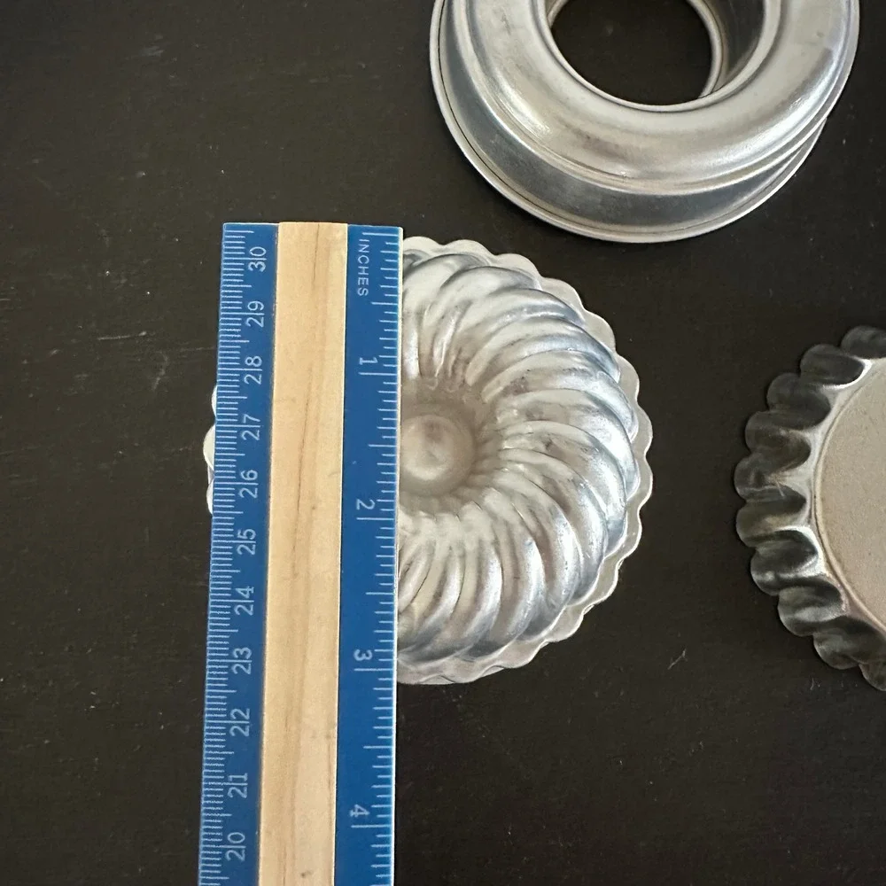 Unbranded vintage aluminum